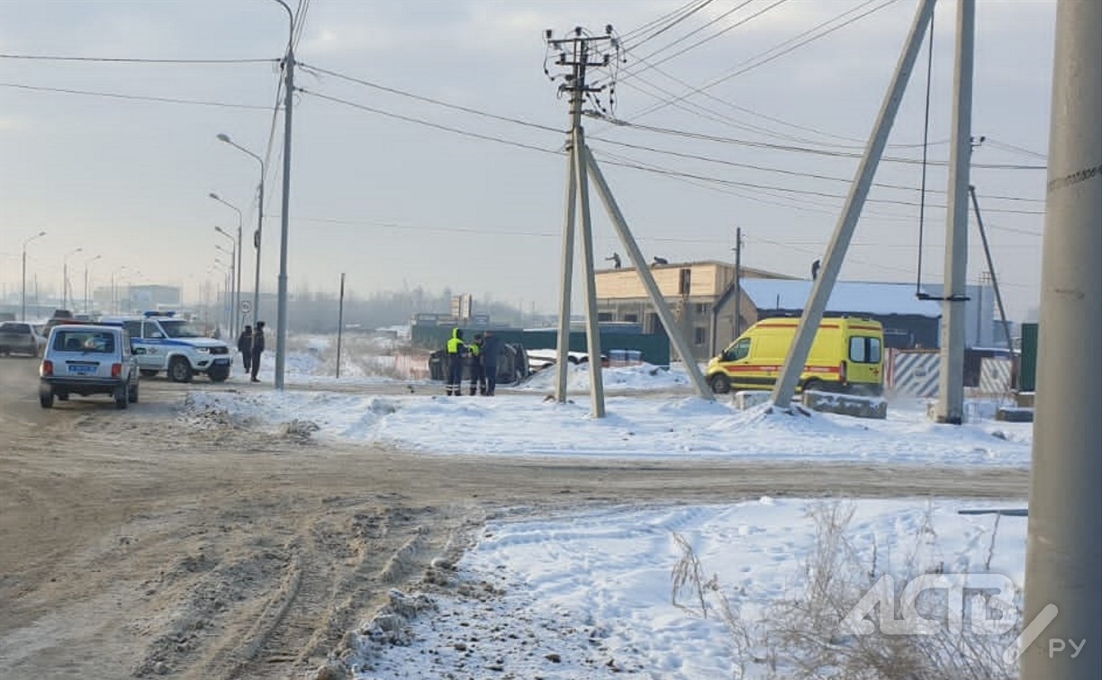 В Южно-Сахалинске ищут очевидцев ДТП с "Лэнд Крузером", седаном и пешеходом