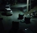 "Паранормальное" явление: мусорные баки сами по себе ночью ездят по двору в Холмске