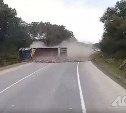  Четыре единицы техники задействовали для расчистки участка автодороги Лиственничное - Охотское после ДТП