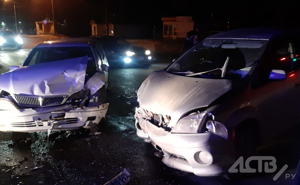 Водитель пострадал в серьёзном ДТП на Холмском шоссе в Южно-Сахалинске