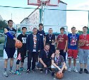 Золото корсаковского чемпионата по стритболу завоевали «Синие киты»