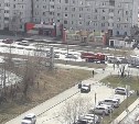 Оперативные службы оцепили перекресток в Южно-Сахалинске 