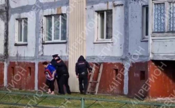 На Камчатке неадекватный мужчина взял в заложники собственную мать
