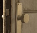 Высокая трава и неисправные двери на Сахалине довели три УК до штрафов