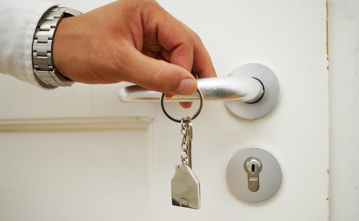 На Сахалине бывшая чиновница и её знакомый получили по два года колонии за аферу с квартирой 