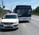 Автобус маршрута №63 в Южно-Сахалинске врезался в автомобиль