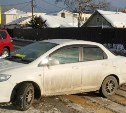 Автохам в Южно-Сахалинске припарковал машину на пешеходном переходе