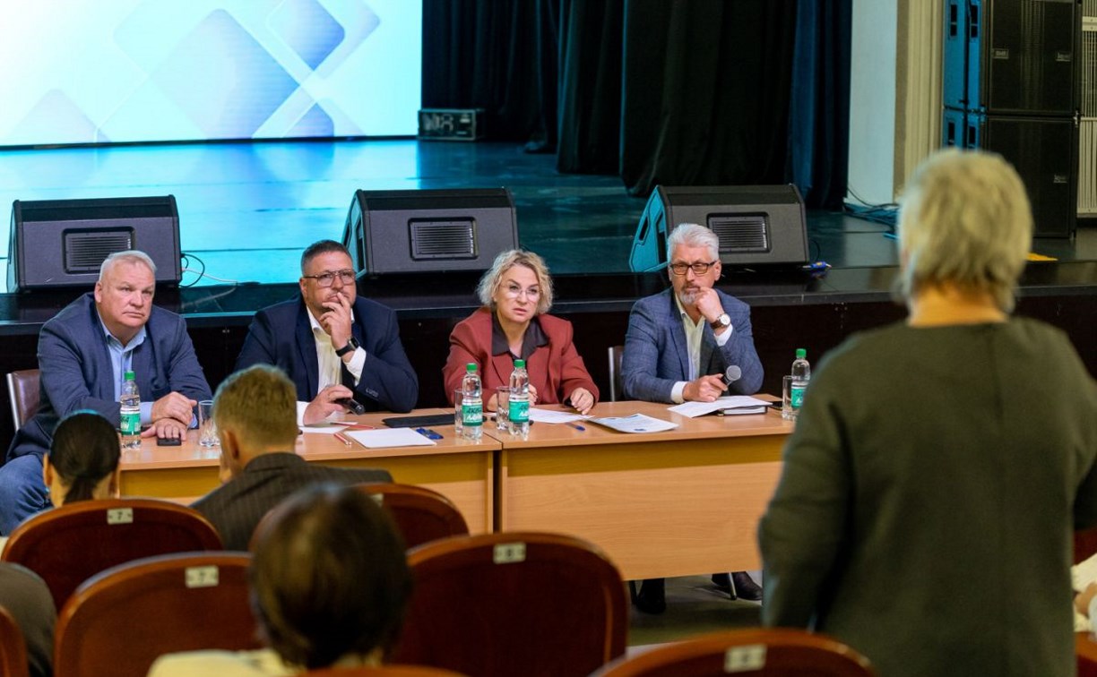 В открытом диалоге: вице-мэр Елена Федорова встретилась с жителями Ново-Александровска