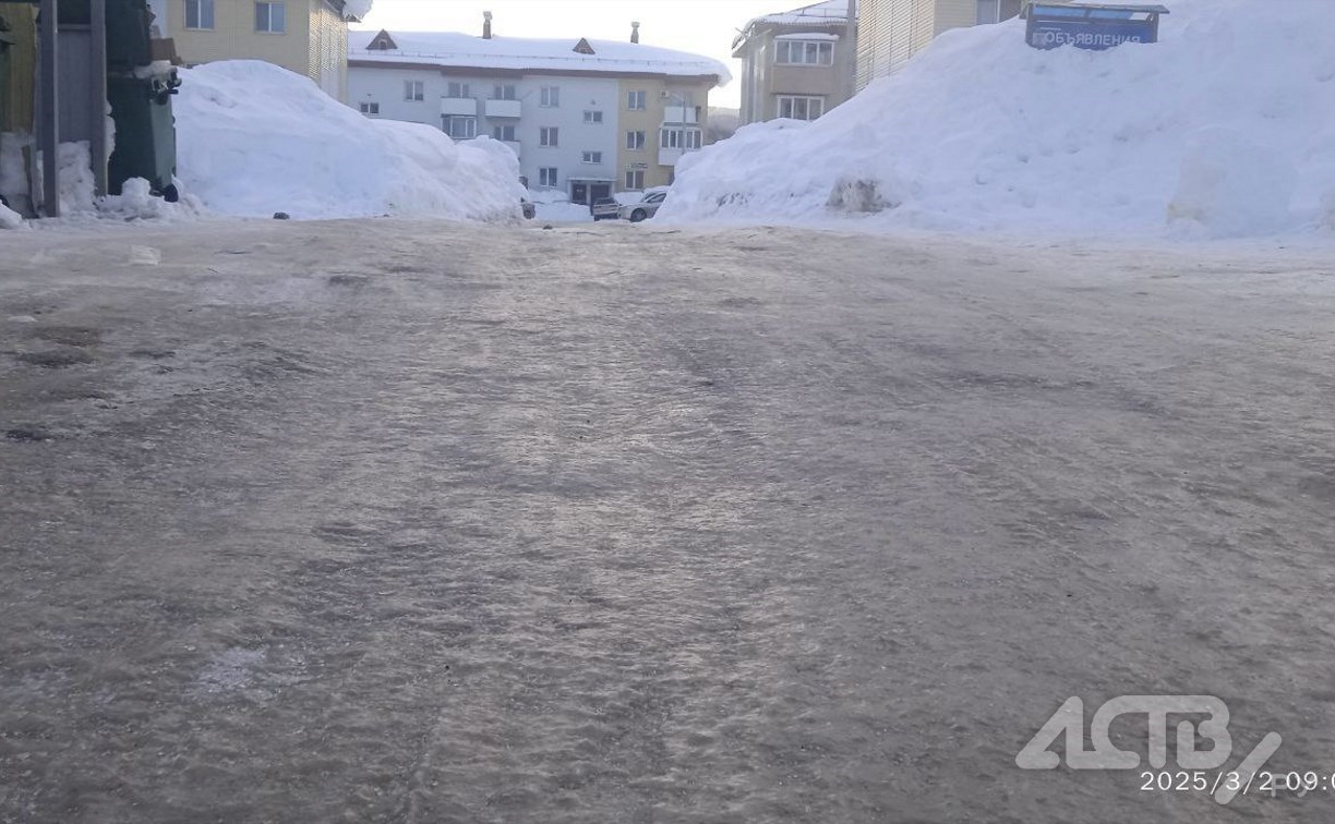Компенсацию морального вреда получит пенсионерка на Сахалине, которая травмировалась из-за наледи на дороге