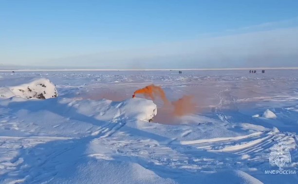 Спасатели запустили сирену из-за оторвавшегося припая у берегов Сахалина