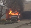 Микроавтобус сгорел в одном из дворов Южно-Сахалинска
