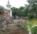 Реконструкция и озеленение сразу двух объектов ведется в Холмске (ФОТО) 