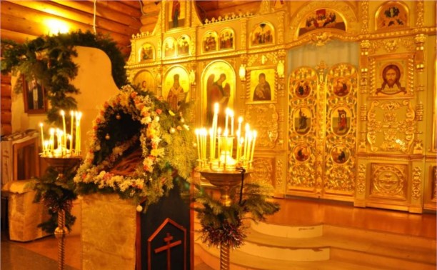 Вертеп, ночное богослужение, снежная горка и колокольный звон (ФОТО) Вертеп, ночное богослужение, снежная горка и колокольный звон (ФОТО)