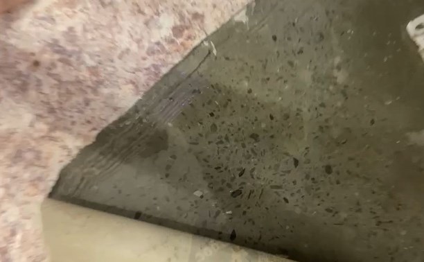 Многодетная семья в Дальнем встретила новый год в подтопленной квартире