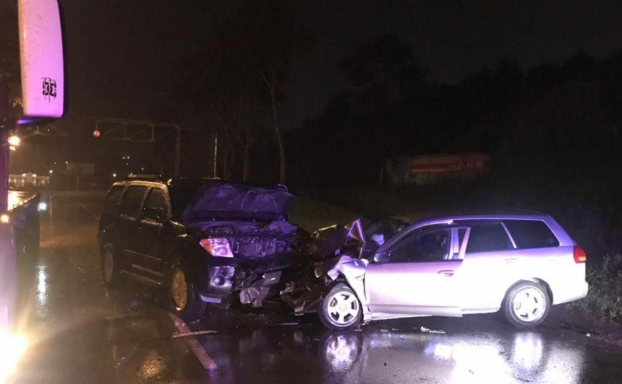 Из-за пьяного водителя в полуночной аварии в Корсакове пострадали 4 человека