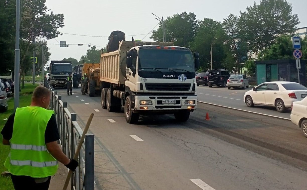 Мира, Колодезная, Хабаровская, Амурская: в Южно-Сахалинске продолжается ремонт дорог