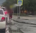 Шатающиеся "попрошайки" пристают к автомобилистам в Южно-Сахалинске