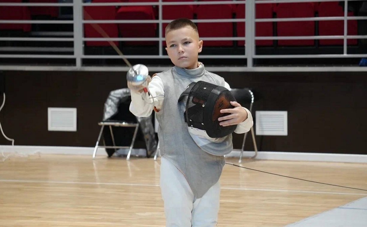Сахалинские фехтовальщики выявили сильнейших на Новогоднем турнире