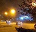 Пылевые облака с песком нависали над улицей в Южно-Сахалинске