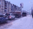 "ДТП нет, Комсомольская стоит колом": водители в Южно-Сахалинске жалуются на гигантские пробки