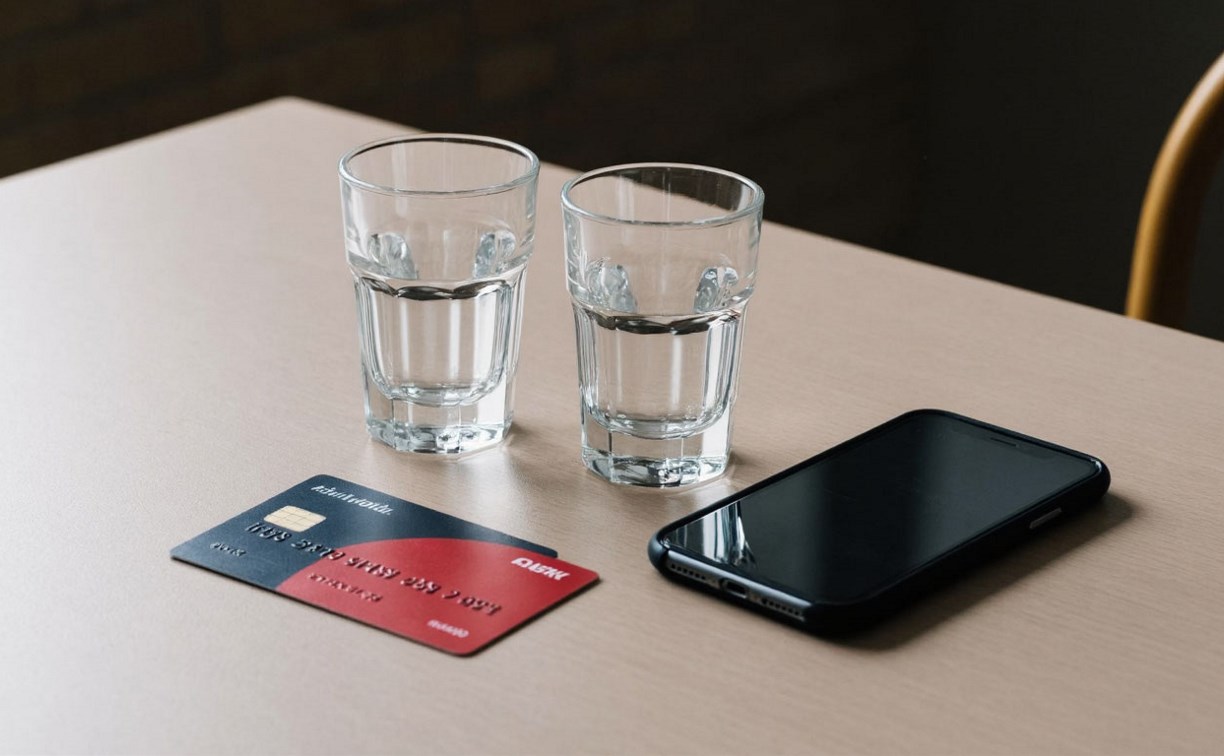 Южносахалинка уснула во время застолья и потеряла почти полмиллиона рублей