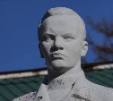 Коллекционер памятников Ленину нашёл редкий экземпляр вождя-гимназиста на Сахалине