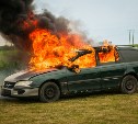 Три автомобиля сгорело на стоянке в Долинском районе