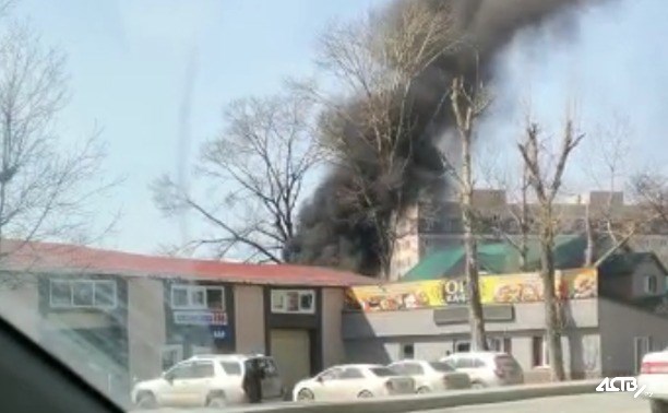 Автомойка загорелась в Южно-Сахалинске