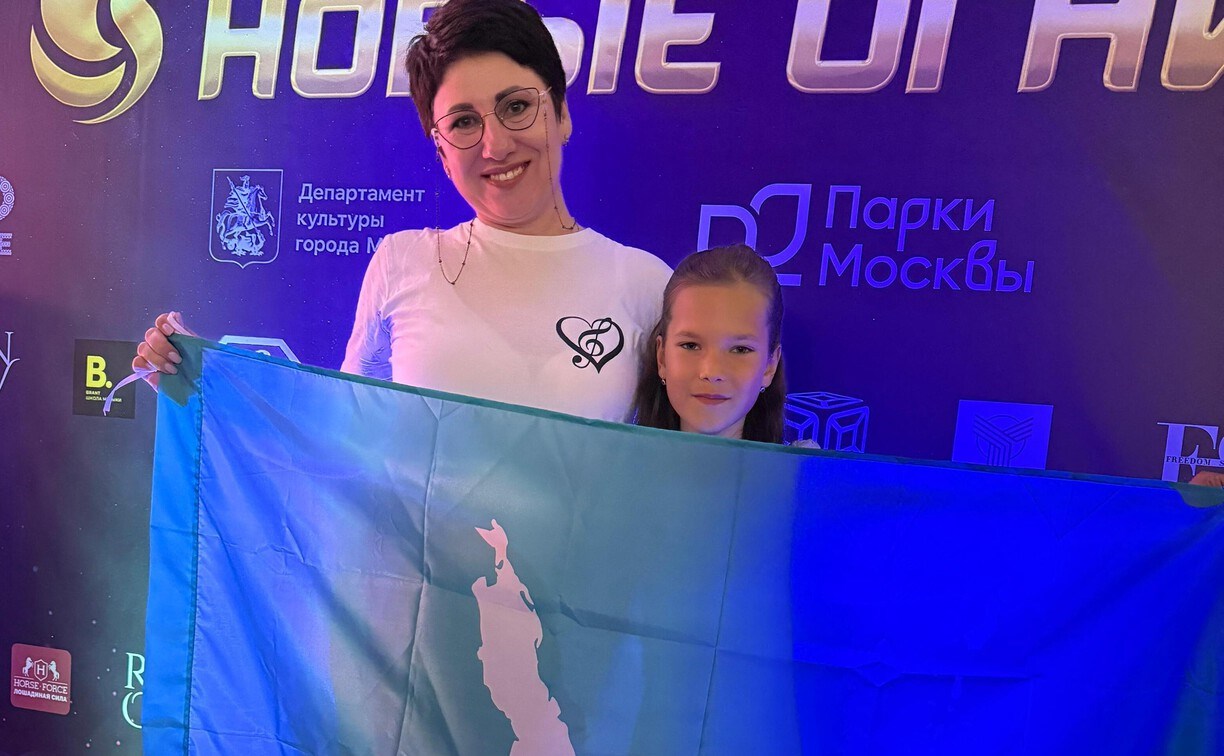 Юная певица из Поронайска Мия Сер победила во всероссийском конкурсе "Новые огни" 