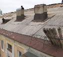 Пять крыш еще не отремонтировали в Южно-Сахалинске после октябрьских циклонов