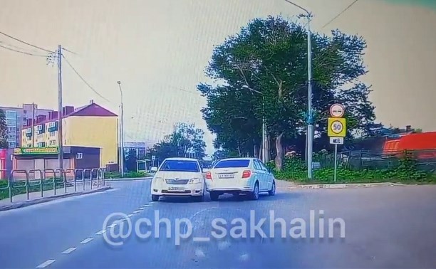 Водитель в Новоалександровске выехал на встречку и едва не попал в жёсткое ДТП