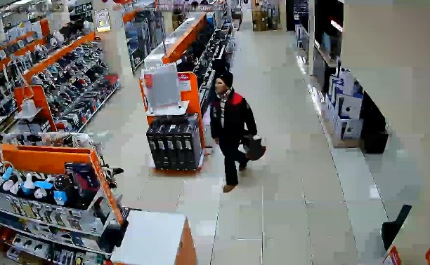 "А что, нормальный подарок!": сахалинец украл фен в магазине электроники