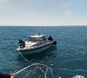 Экипаж катера, потерявшего ход в Охотском море, спасли сахалинские пограничники