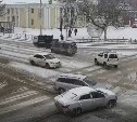 Автомобилист в Южно-Сахалинске попытался проскочить на красный и спровоцировал ДТП 