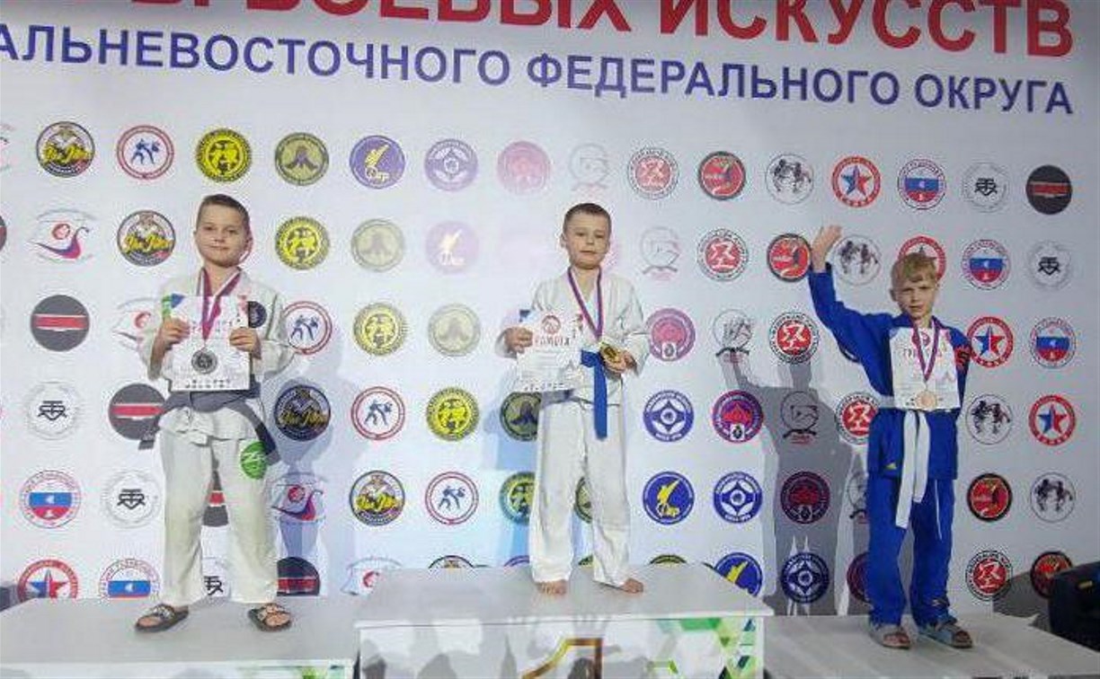 Сахалинцы завоевали 13 медалей дальневосточных соревнований по джиу-джитсу