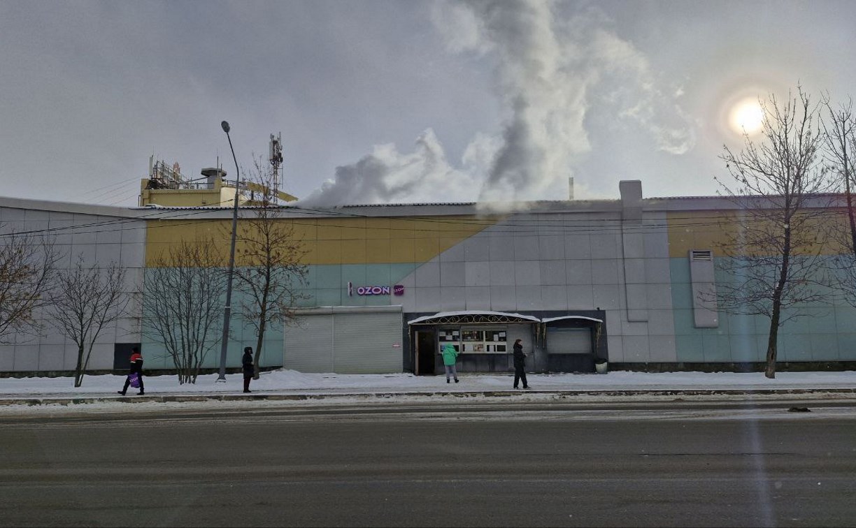 Пожар на пивзаводе "Колос" тушили в Южно-Сахалинске