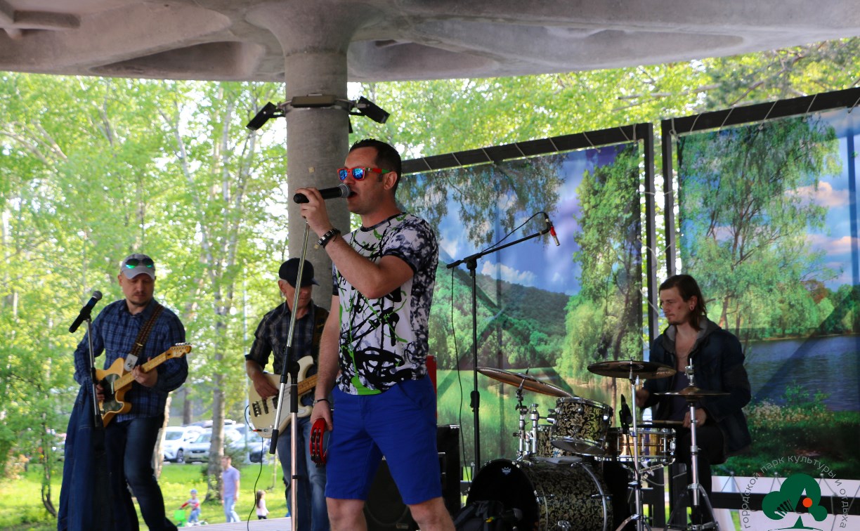 Открытие летнего сезона в парке Южно-Сахалинска завершилось «В стиле рок-н-ролл»
