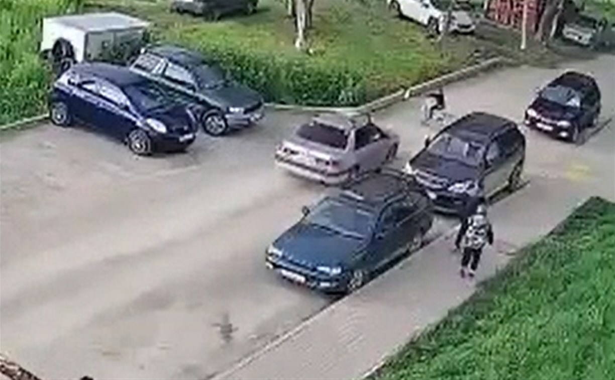 "Корона" сбила 6-летнего велосипедиста в Соловьёвке, момент попал на видео 