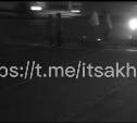 "Двигались с высокой скоростью": видео наезда электросамокатчиков на людей в Южно-Сахалинске