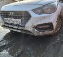Таксист заехал за сахалинцами во Владимировку, влетел в яму и повредил бампер машины