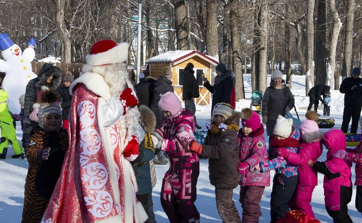 "Новогодние приключения старых друзей Фути и Фани" увидели гости парка в Южно-Сахалинске