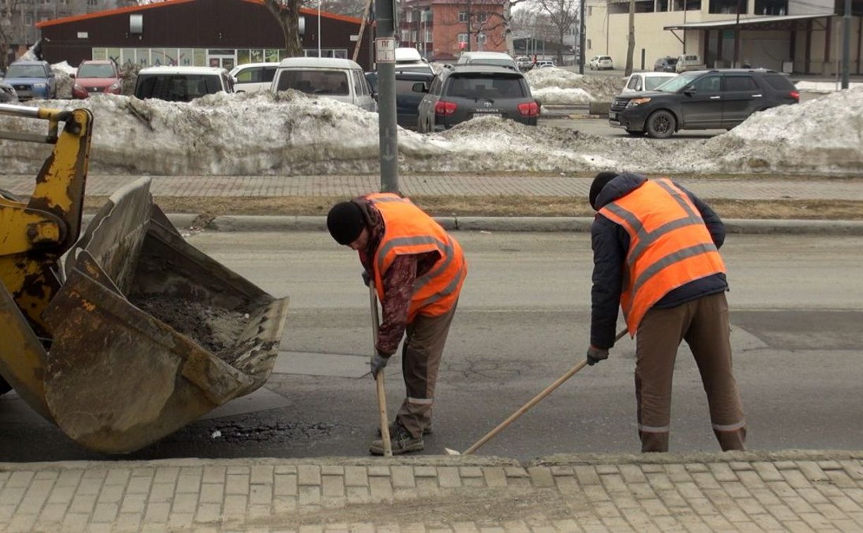 Более 200 кубометров мусора вывезли с улиц Южно-Сахалинска за неделю