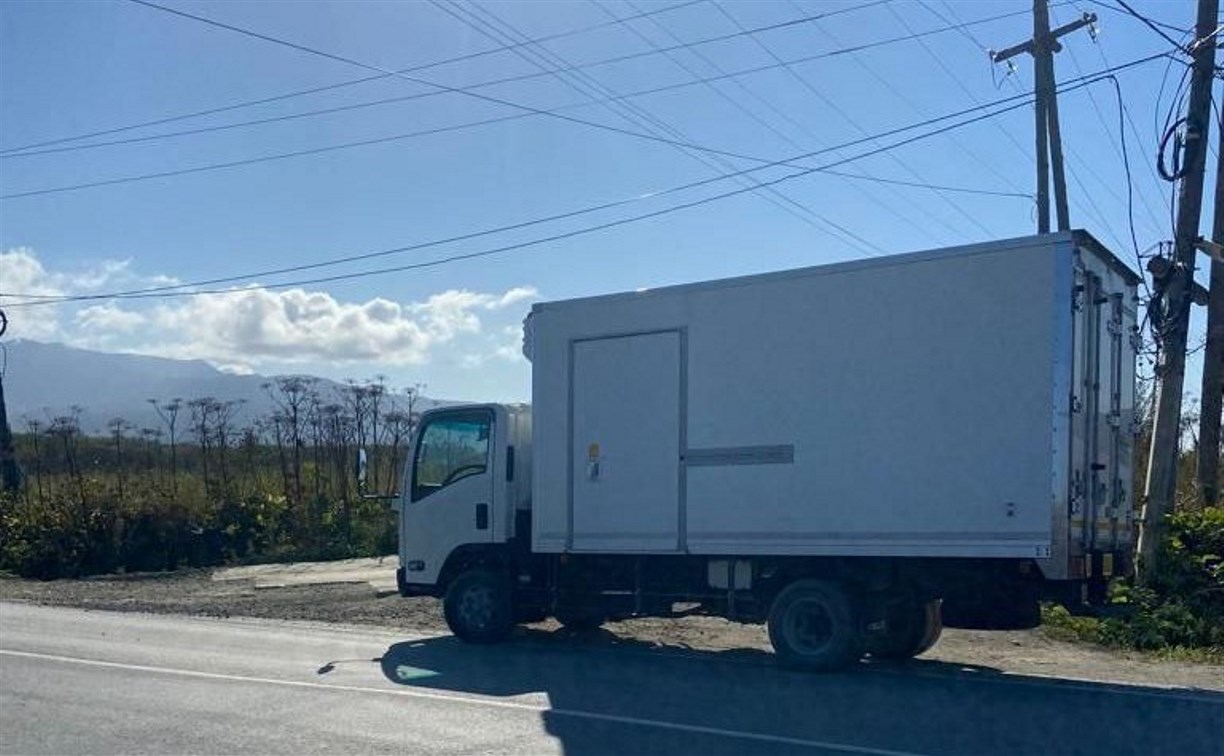 На Сахалине у взволнованного водителя грузовика нашли наркотики