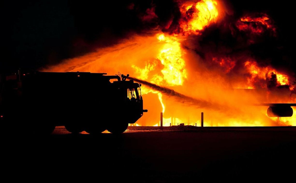 Ночной пожар уничтожил частный дом в Южно-Сахалинске