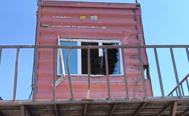Куски породы повредили постройку во время взрывных работ на Сахалине, погибла собака