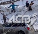 Очевидцы: "В Ново-Александровске шпана полтора часа обкидывала булыжниками автомобили"