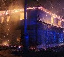 Двухэтажный автосервис сгорел в Дальнем