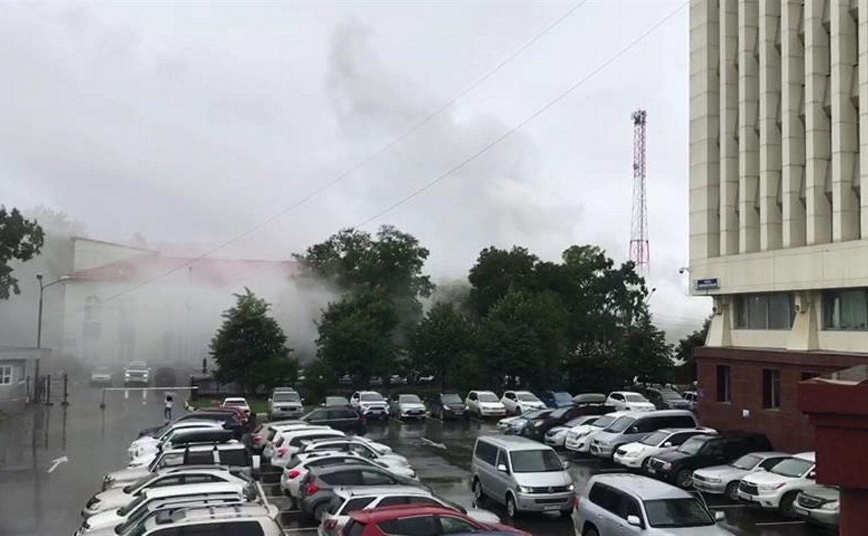 Стрельба и дым в районе здания правительства Сахалинской области