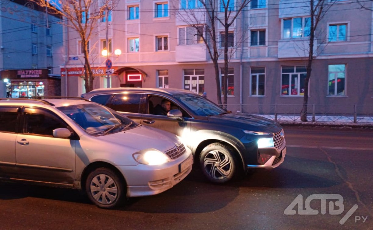 Очевидцев ДТП в районе Главпочтамта ищут в Южно-Сахалинске