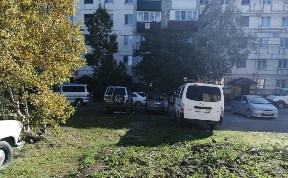 Штрафы за незаконную парковку на газонах назначат водителям в Южно-Сахалинске